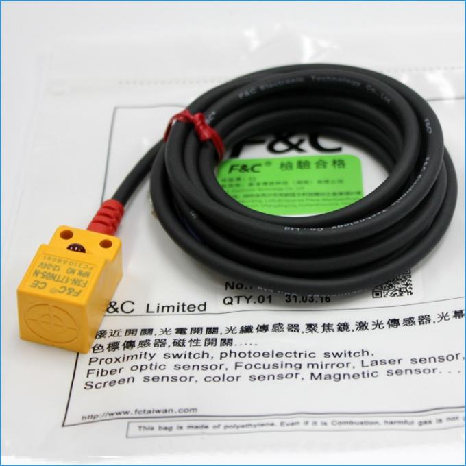 συνεχές ρεύμα NPN NC αντίληψης 12V 5mm το οριζόντιο έκλεισε κανονικά την επαγωγική εγγύτητα sensor.jpg