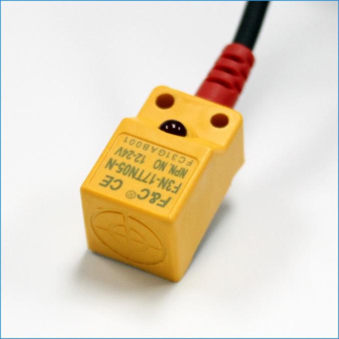 συνεχές ρεύμα NPN NC αντίληψης 12V 5mm το οριζόντιο έκλεισε κανονικά την επαγωγική εγγύτητα sensor.jpg