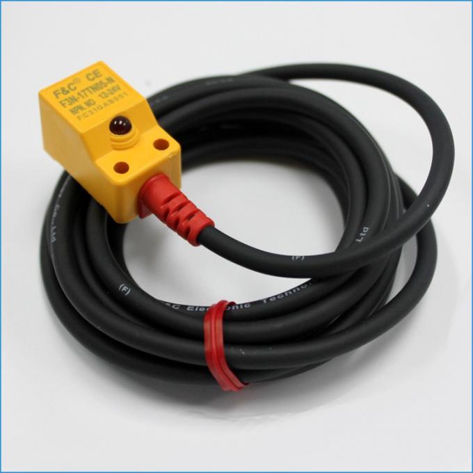 συνεχές ρεύμα NPN NC αντίληψης 12V 5mm το οριζόντιο έκλεισε κανονικά την επαγωγική εγγύτητα sensor.jpg